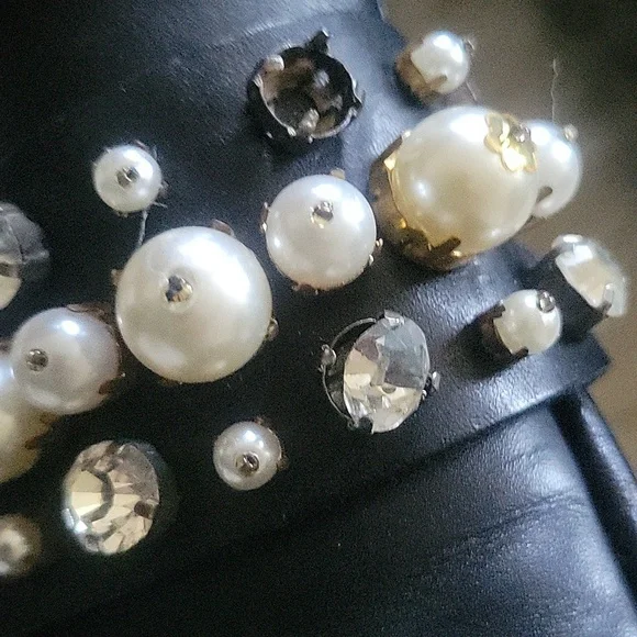 KATE SPADE LEATHER Elegant Black Loafers with Pearl Detailing - Picture 5 of 7